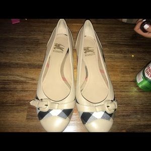 Burberry slightly worn flats